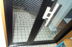 ガラス扉のクリーニング